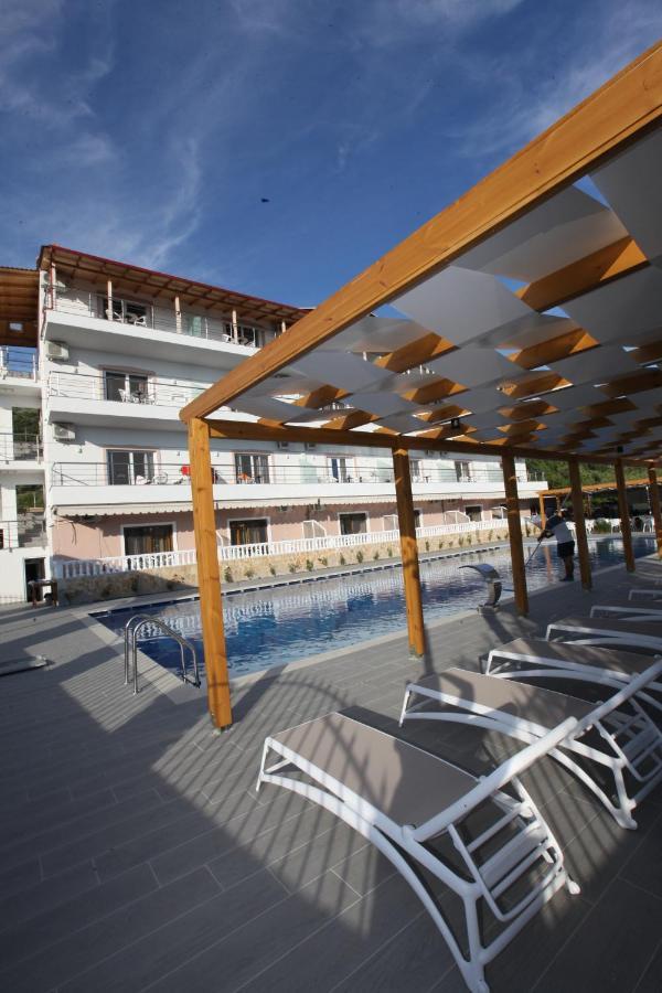 Hotel Riviera Borsh Luaran gambar